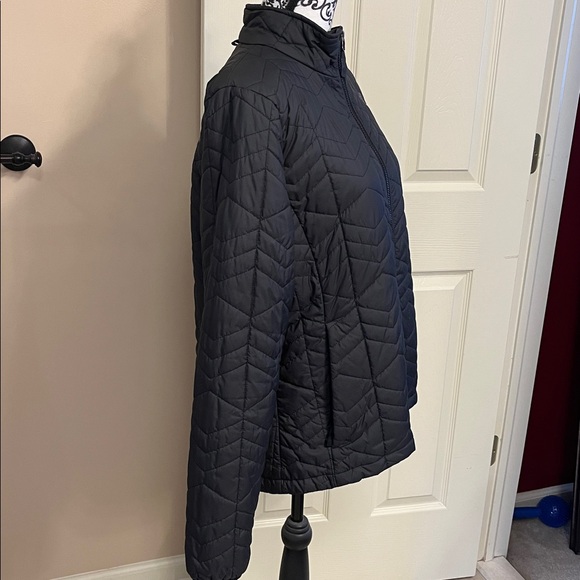 Women’s NorthFace jacket - Picture 3 of 8